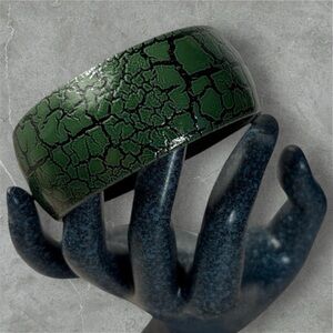 NWT Green Crackle Leather-Look Acrylic Bangle